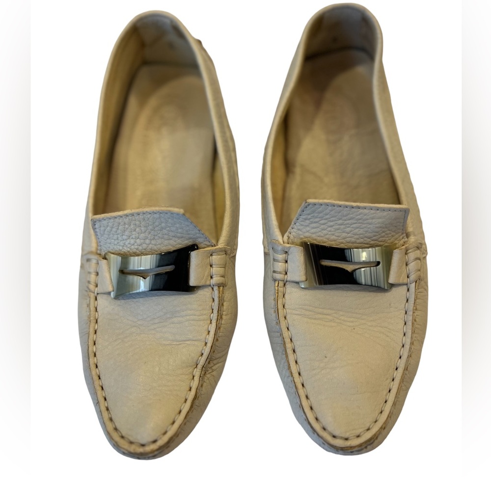 Tod’s Women’s Shoe Size 8 Ivory Driving Loafer Italian Leather Pebbled Bottom
